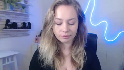 Holly online show from January 29, 2:30 am