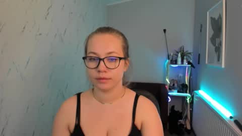 Holly online show from September 24, 6:40 pm