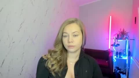 Holly online show from November 29, 9:30 pm