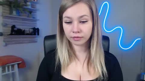 Holly online show from December 23, 6:44 am