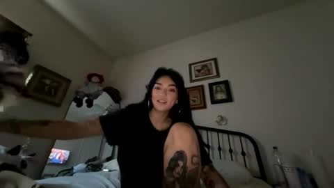 hollymadness online show from April 16, 9:39 pm