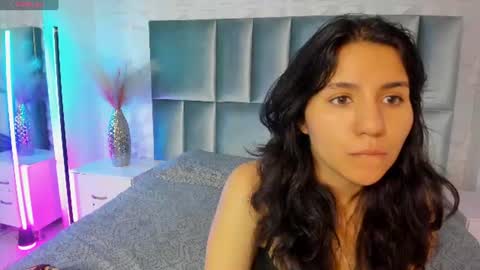 hollypeach_ online show from July 6, 7:38 pm