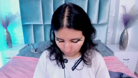 hollypeach_ online show from July 2, 7:31 pm