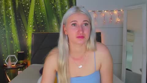 HollyTaillor online show from September 24, 6:23 am