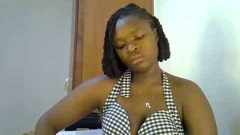holy_ebony online show from April 28, 2:49 am