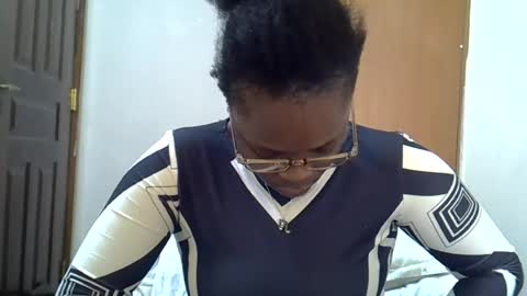 holy_ebony online show from August 1, 9:33 am