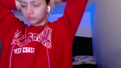 holy_julii online show from June 2, 4:35 am