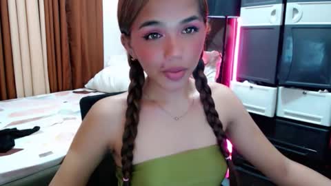 MOLLY online show from February 4, 4:21 pm