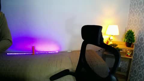 Snapshot of holy_samyx chatting on October 7, 12:59 am holy_samyx online show from October 7, 12:59 am