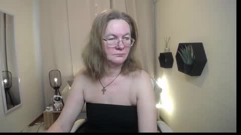 holymilfa online show from February 25, 7:40 am