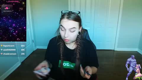 Snapshot of holyweed420 chatting on January 7, 9:25 pm Viktoria online show from January 7, 9:25 pm