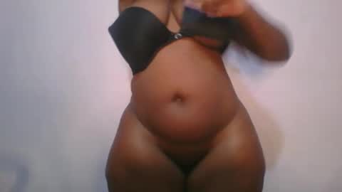 honey_beb online show from October 8, 5:34 am