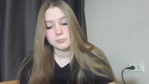 honey_lolaaa online show from November 28, 4:21 pm