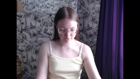 Snapshot of honey_mood chatting on March 12, 8:41 am Lina online show from March 12, 8:41 am