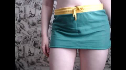 Snapshot of honey_mood chatting on February 21, 8:06 am Lina online show from February 21, 8:06 am