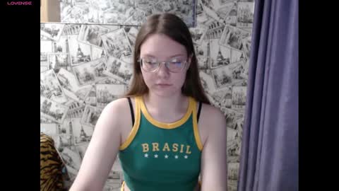 Snapshot of honey_mood chatting on January 16, 11:48 am Lina online show from January 16, 11:48 am