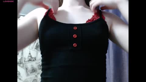 Snapshot of honey_mood chatting on December 11, 3:15 pm Lina online show from December 11, 3:15 pm