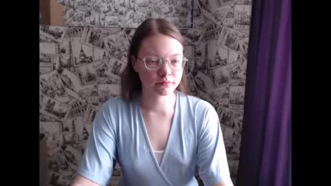 Snapshot of honey_mood chatting on February 27, 8:17 am Lina online show from February 27, 8:17 am