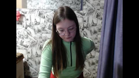 Snapshot of honey_mood chatting on September 24, 4:28 pm Lina online show from September 24, 4:28 pm