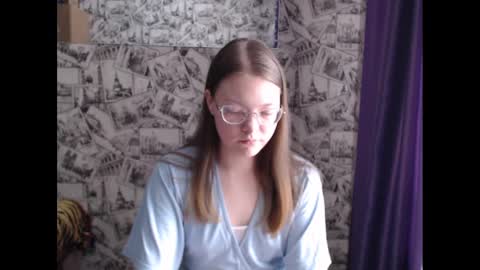 Snapshot of honey_mood chatting on February 14, 10:49 am Lina online show from February 14, 10:49 am