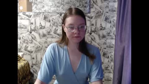 Snapshot of honey_mood chatting on February 24, 12:46 pm Lina online show from February 24, 12:46 pm