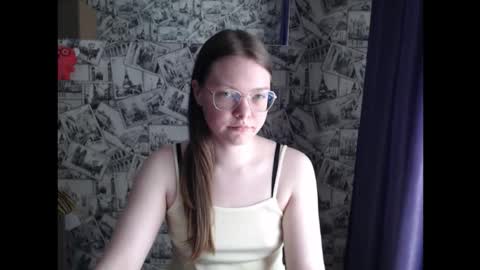 Snapshot of honey_mood chatting on September 17, 9:29 am Lina online show from September 17, 9:29 am