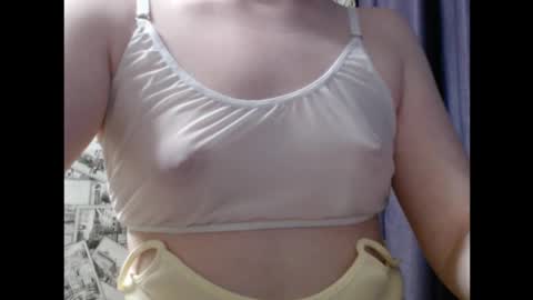 Snapshot of honey_mood chatting on September 23, 4:27 pm Lina online show from September 23, 4:27 pm