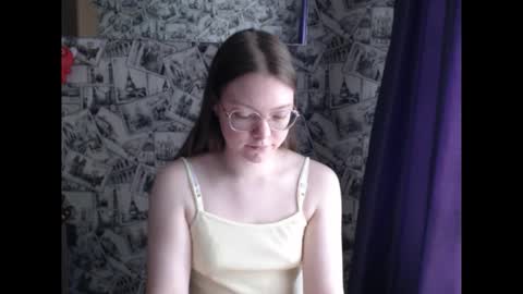 Snapshot of honey_mood chatting on September 27, 10:55 am Lina online show from September 27, 10:55 am
