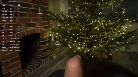 Snapshot of honey_pixie chatting on December 19, 8:13 pm honey_pixie online show from December 19, 8:13 pm