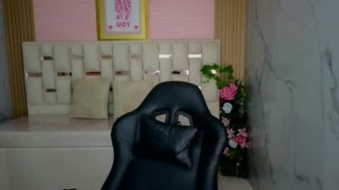 HONEY  online show from June 16, 1:12 pm