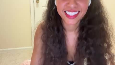 Snapshot of honeybeebaby12 chatting on October 27, 4:52 am honeybeebaby12 online show from October 27, 4:52 am