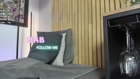 Sofia independent model online show from March 6, 11:25 am