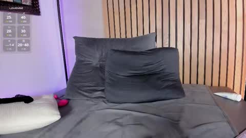 Sofia independent model online show from September 29, 12:10 pm