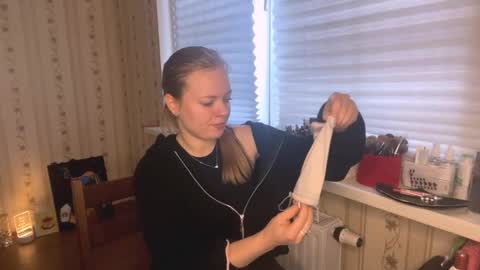 Hello My name is Lola online show from March 28, 11:43 am