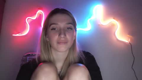 honeyveil online show from March 9, 9:18 pm