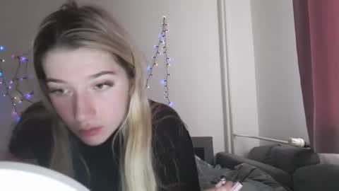 honeyveil online show from November 25, 11:23 am