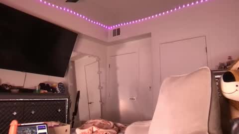 honeyybabyy112344114 online show from September 12, 7:40 am