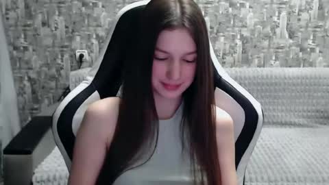 Snapshot of honeyynancyy chatting on February 21, 4:05 pm Nancy online show from February 21, 4:05 pm