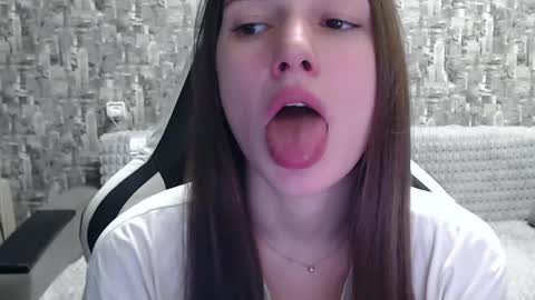 Snapshot of honeyynancyy chatting on January 4, 3:07 pm Nancy online show from January 4, 3:07 pm