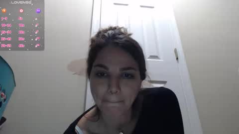 HoodHippy online show from February 9, 12:57 am