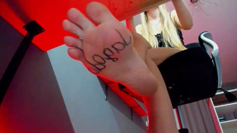 hooot_blonde777 online show from November 23, 1:52 am