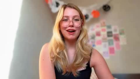 Snapshot of horney_audrey chatting on October 20, 2:25 am Audrey online show from October 20, 2:25 am