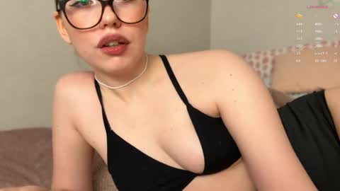 Snapshot of horney_audrey chatting on January 22, 3:52 am Audrey online show from January 22, 3:52 am