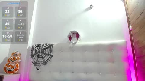 Juliette Roberts online show from October 30, 1:34 pm