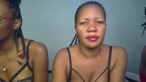 Snapshot of horny_lainie chatting on October 19, 6:43 pm horny_lainie online show from October 19, 6:43 pm