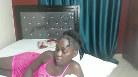Snapshot of hornybella4 chatting on December 12, 2:04 am Bella online show from December 12, 2:04 am