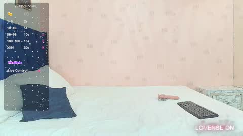 Snapshot of hornylatimommy chatting on December 18, 2:21 am Natasha online show from December 18, 2:21 am