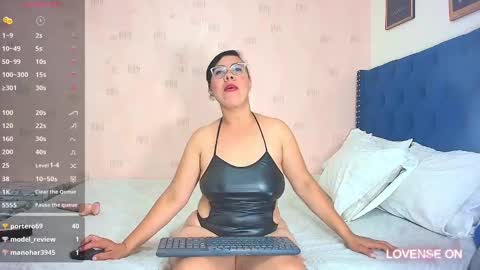 Snapshot of hornylatimommy chatting on December 13, 2:43 am Natasha online show from December 13, 2:43 am