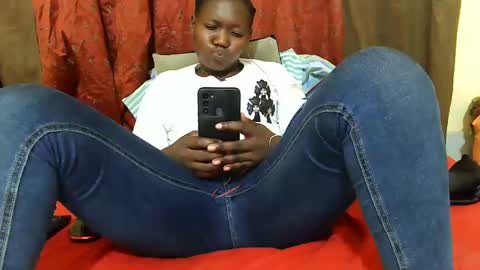 Snapshot of hot_darling95 chatting on February 6, 6:56 pm Milly online show from February 6, 6:56 pm
