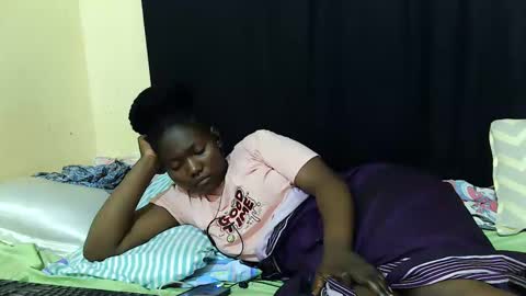 Snapshot of hot_darling95 chatting on October 3, 7:52 pm Milly online show from October 3, 7:52 pm